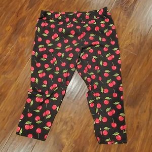 Cherry printed Juniors xl 15/17 capri leggings